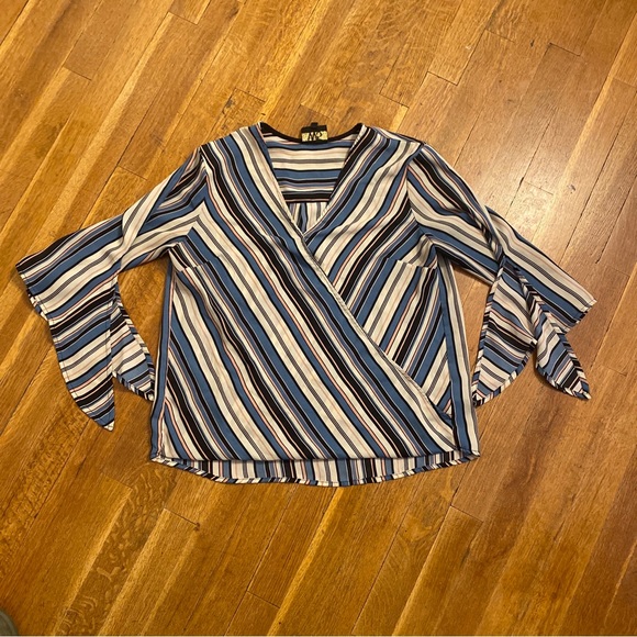 W5 ANTHROPOLOGIE Women's Small Blue White Pink Hanging Split Sleeve Top Blouse - Picture 1 of 14